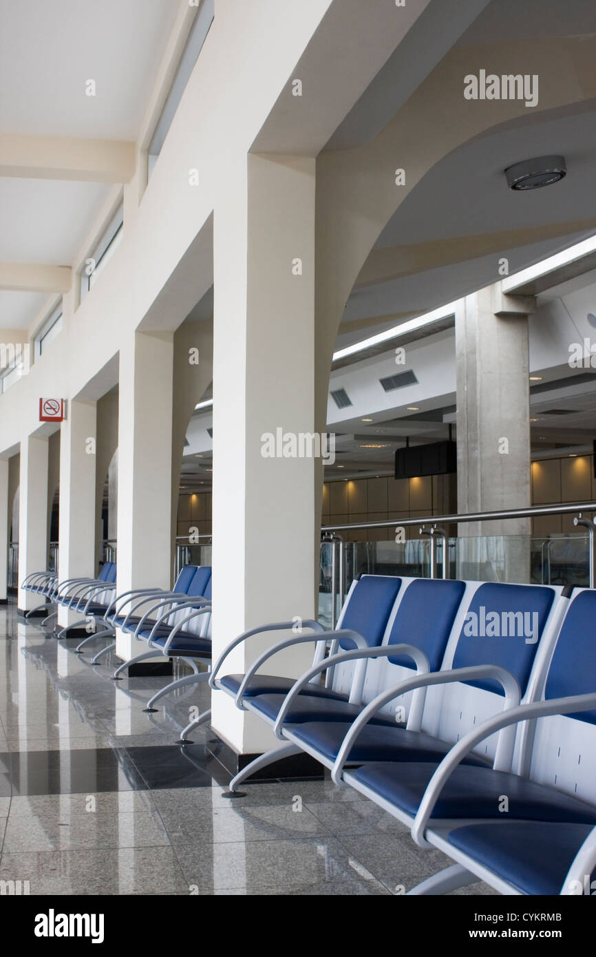 Lounge eines modernen Flughafens Stockfoto