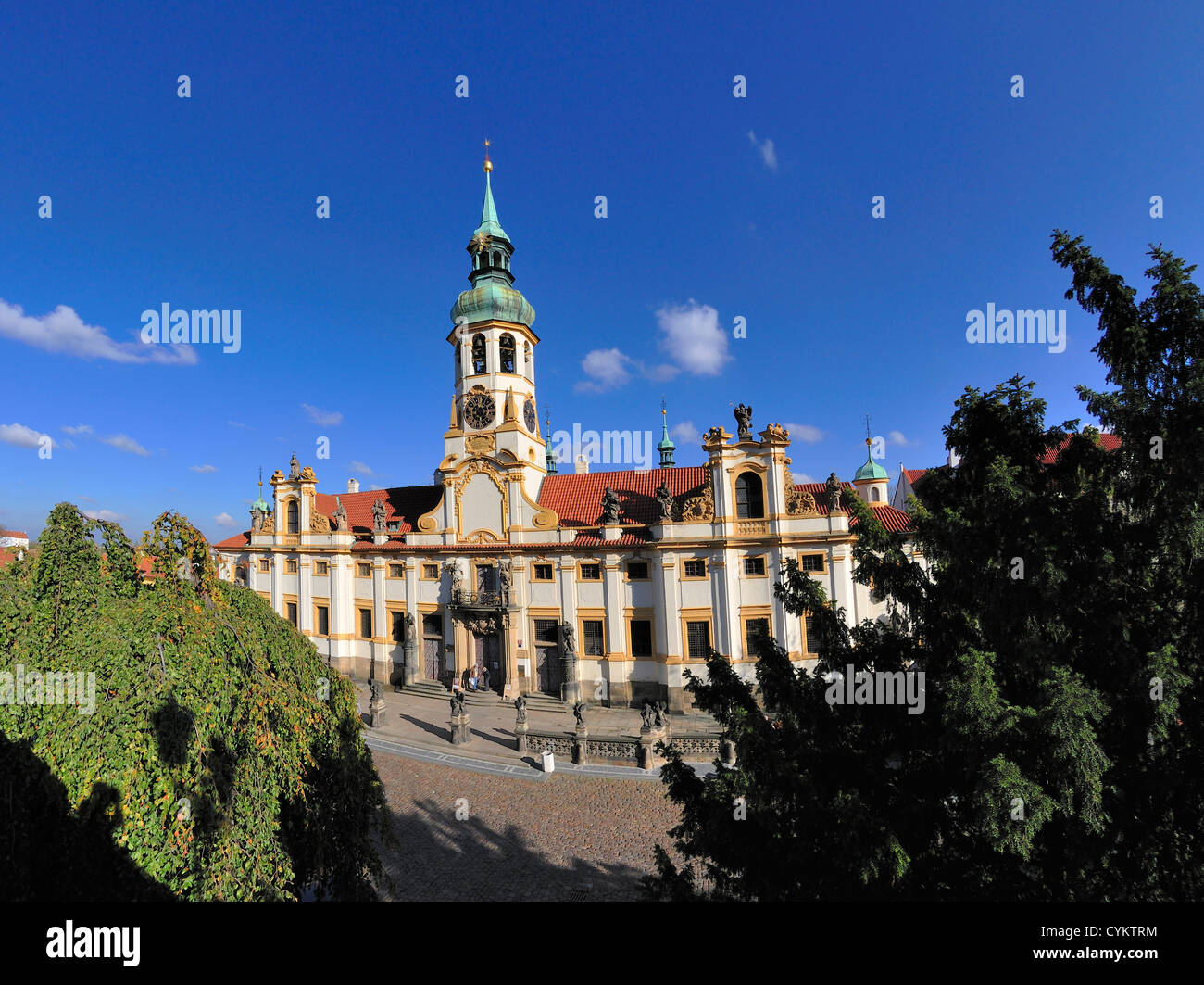 Prag, Tschechische Republik. Heiligtum der Muttergottes von Loreto (Loreta; 1726) in Loreto-Platz / Loretanske Namesti. Stockfoto