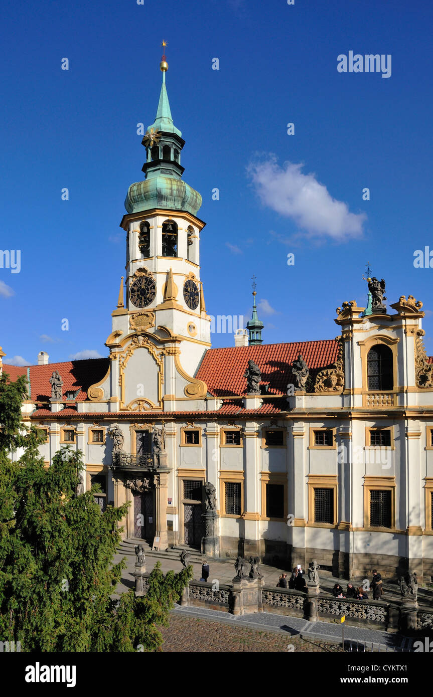 Prag, Tschechische Republik. Heiligtum der Muttergottes von Loreto (Loreta; 1726) in Loreto-Platz / Loretanske Namesti. Stockfoto