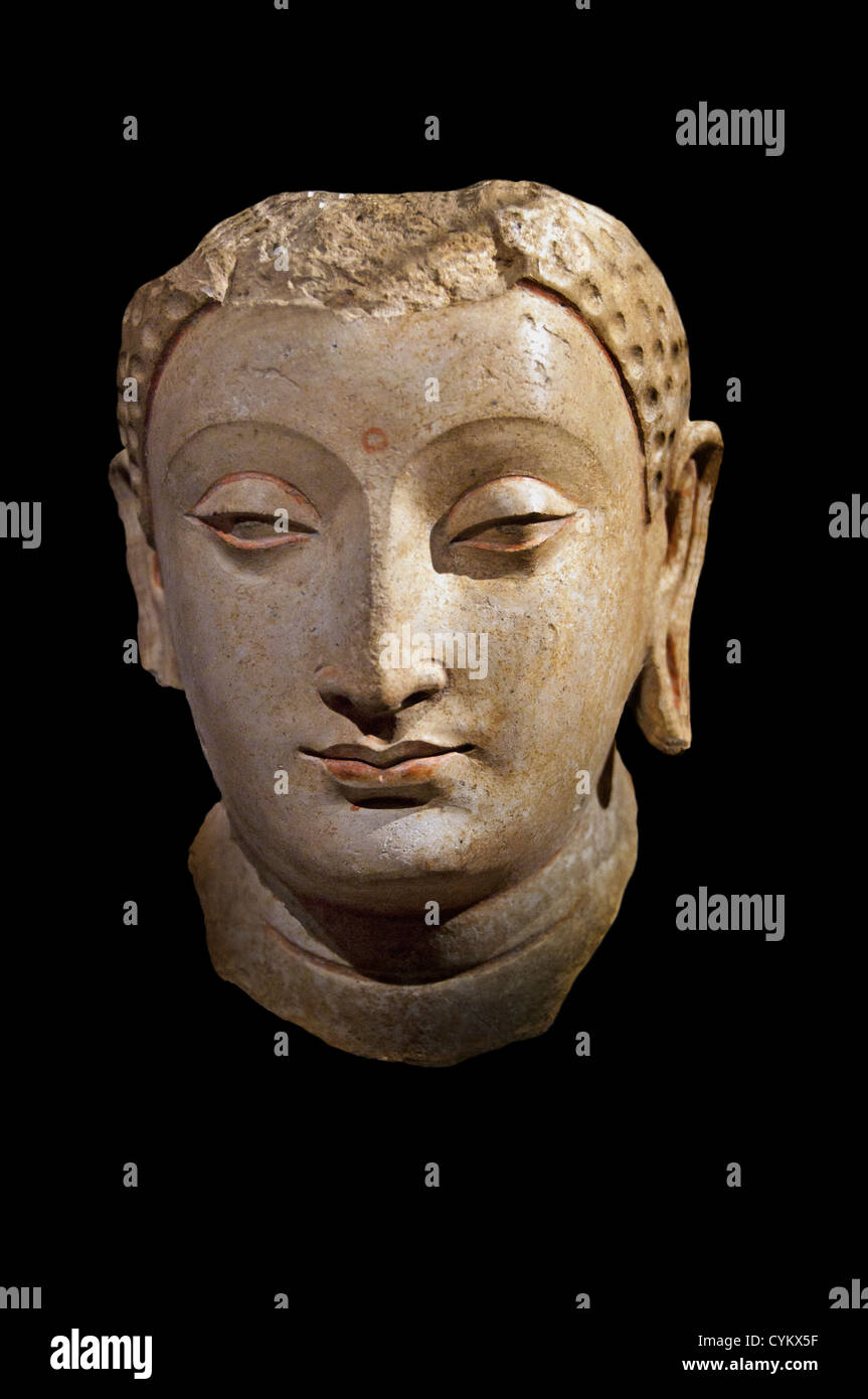 Kopf eines Buddha oder Bodhisattva 5. – 6. Jahrhundert Afghanistan Hadda 18,4 cm Skulptur Stockfoto