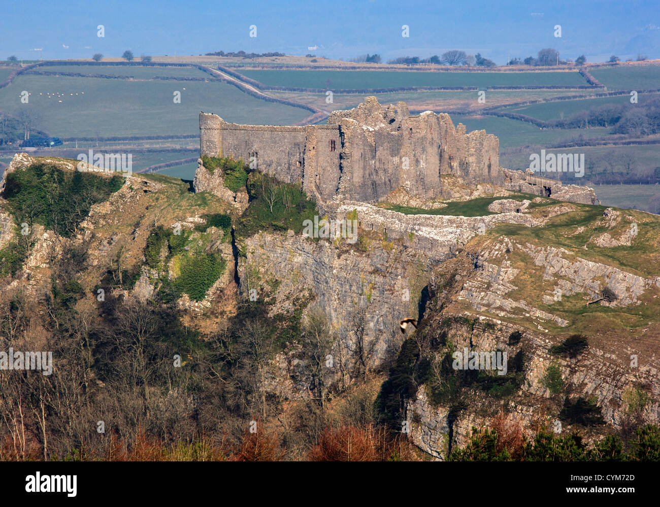 Position Cennen Castle 300 Fuß über dem Tal thront. Ein wunderbares Beispiel einer mittelalterlichen Burg. Stockfoto