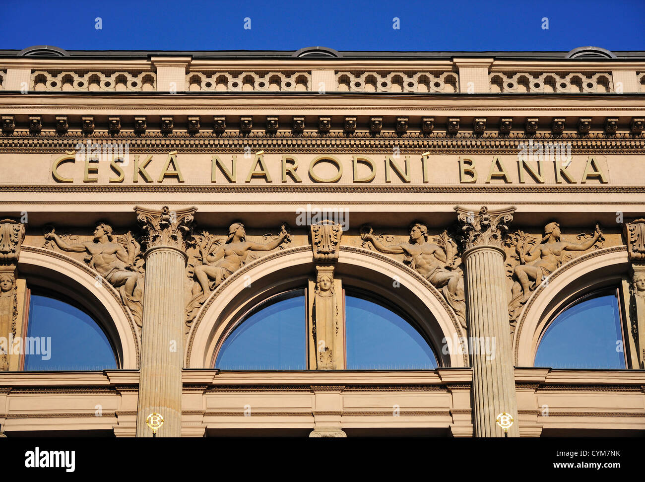 Prag, Tschechische Republik. Tschechische Nationalbank / Ceska Narodni Banka. Südliche, ältere Fassade auf Senovazne namesti Stockfoto