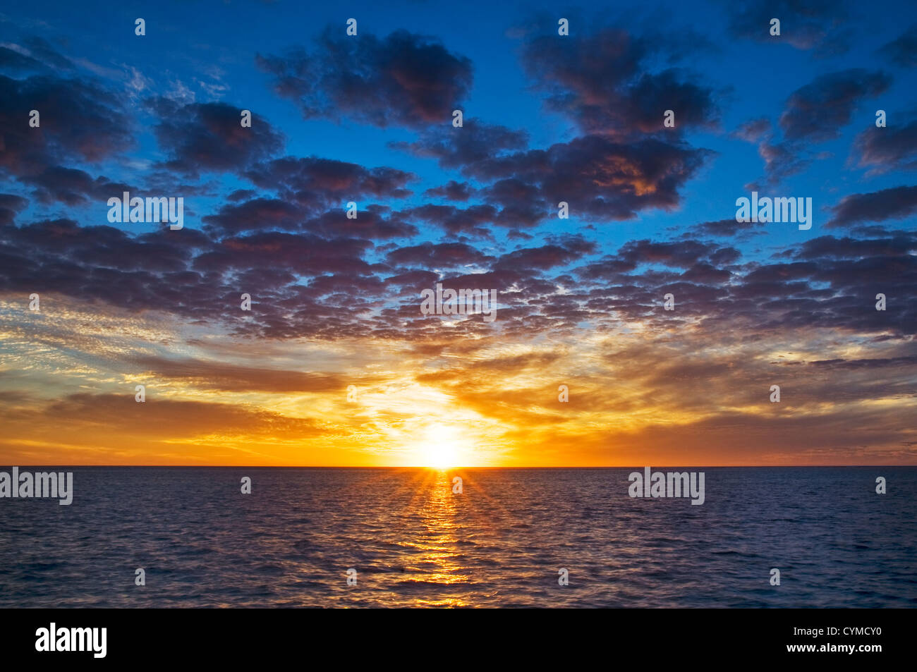 Sonnenuntergang über dem indischen Ozean. Stockfoto