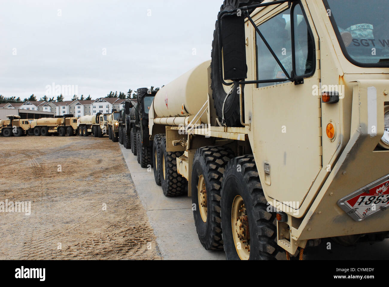 Fahrzeuge von 10. Mountain Division (LI), in Vorbereitung auf die Unterstützung der Opfer des Hurrikans Sandy 4. November 2012 auf Fort-Trommel, NY inszeniert. Stockfoto