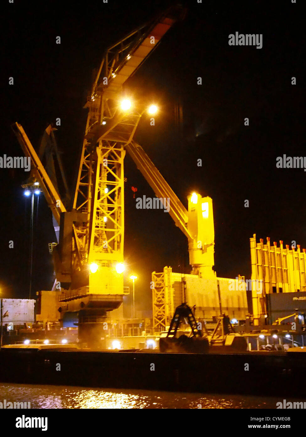 Marcor 2 entladen Fernando bei Nacht in Rotterdam Stockfoto