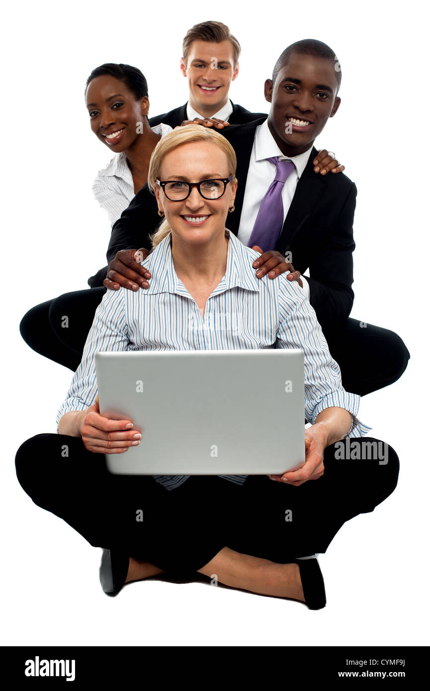 Eine Gruppe von jungen attraktiven Geschäftsfrauen und Männer auf weißem Hintergrund Stockfoto