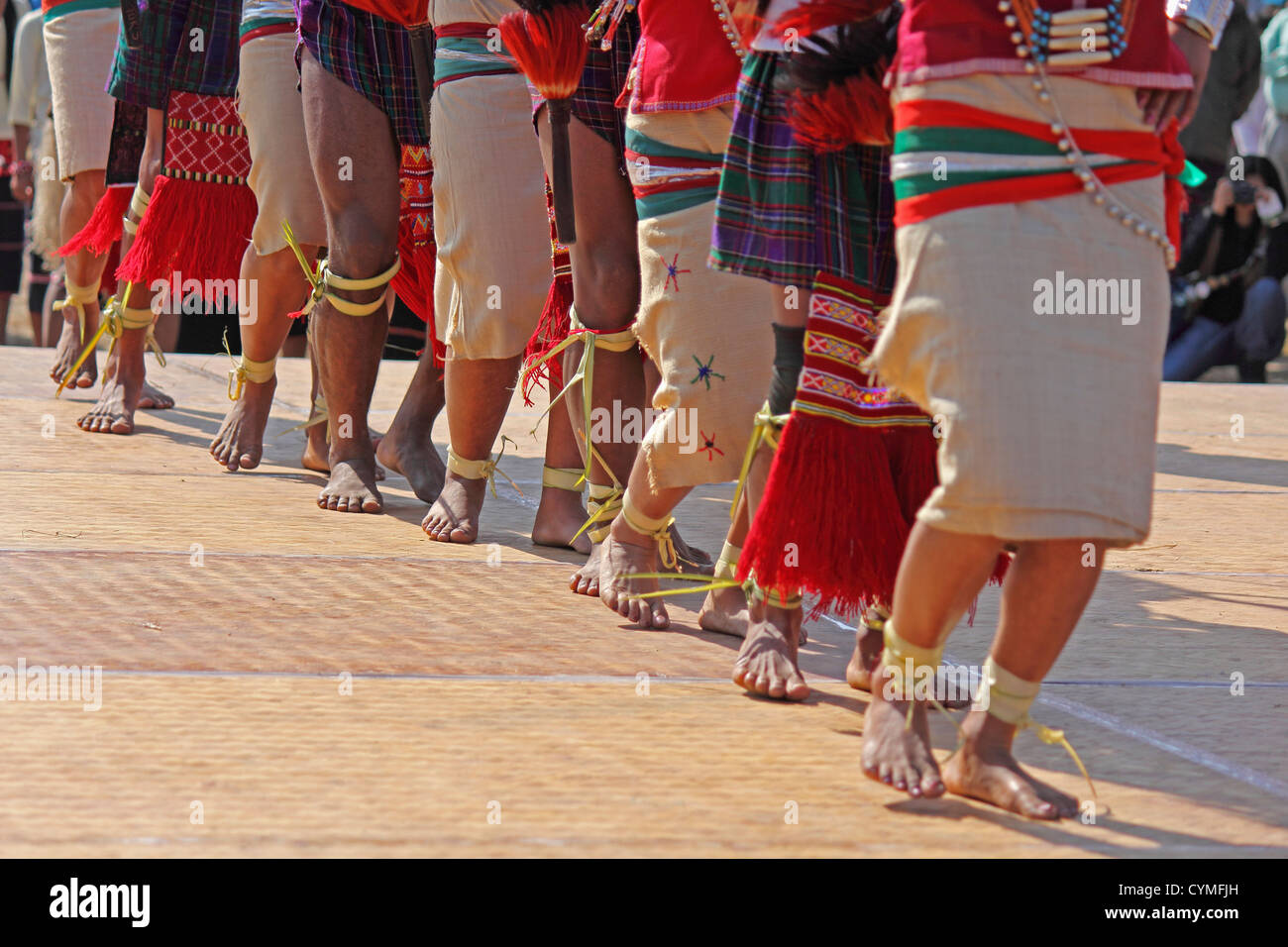 Am Namdapha Eco Kulturfestival tanzen Nocte Krieger Stämme, mit dem traditionellen Verschleiß durchführen; Miao; Arunachal Pradesh; Indien Stockfoto