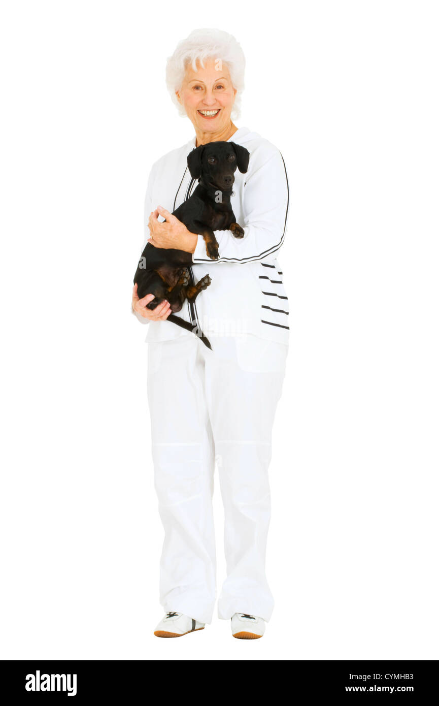 alte Frau mit einem Dackel in die Arme Stockfoto