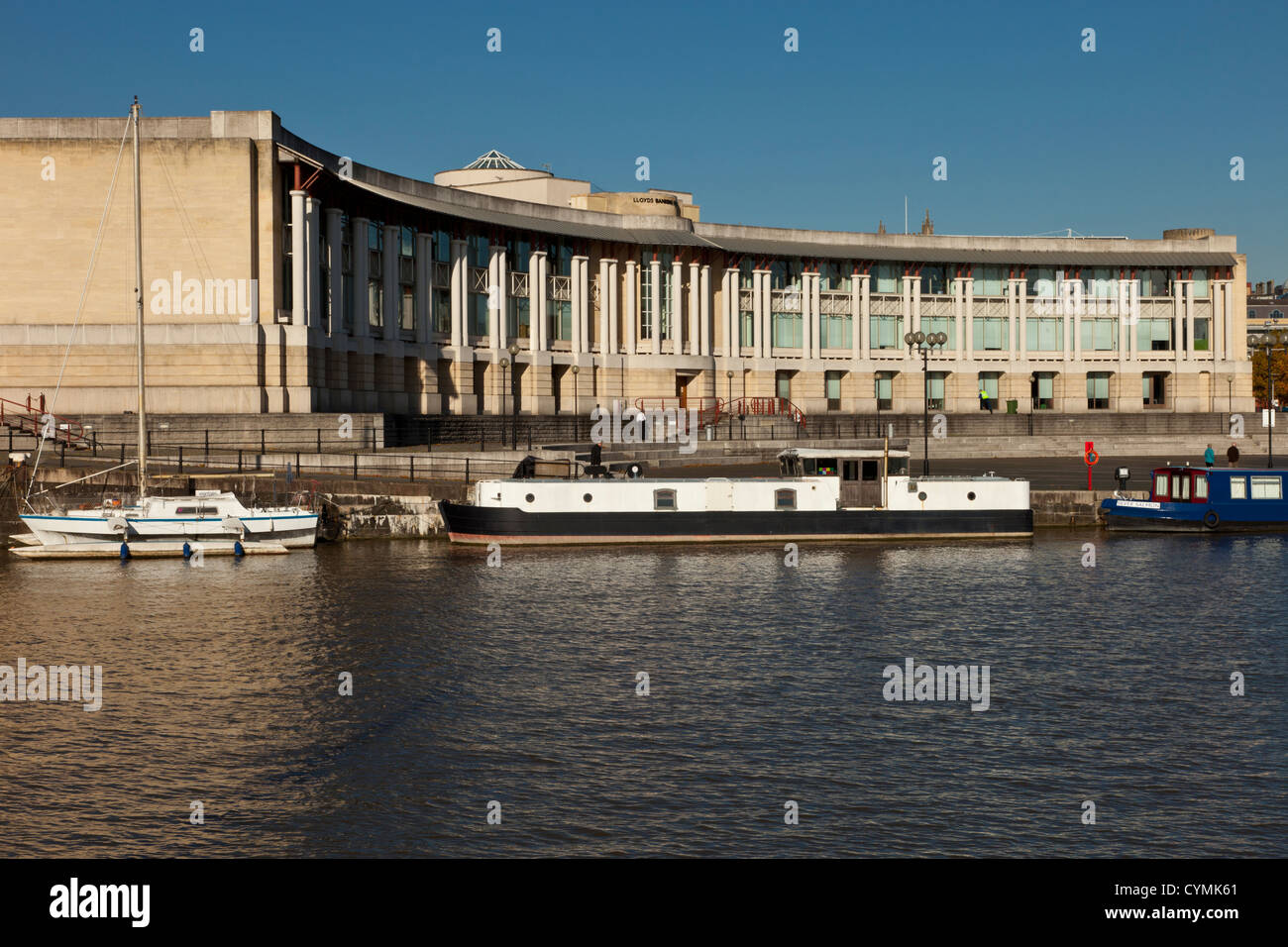 Lloyds Bank-Gruppe Gebäude mit Blick auf Bristol City Center schwimmenden Hafen Hafen. Stockfoto
