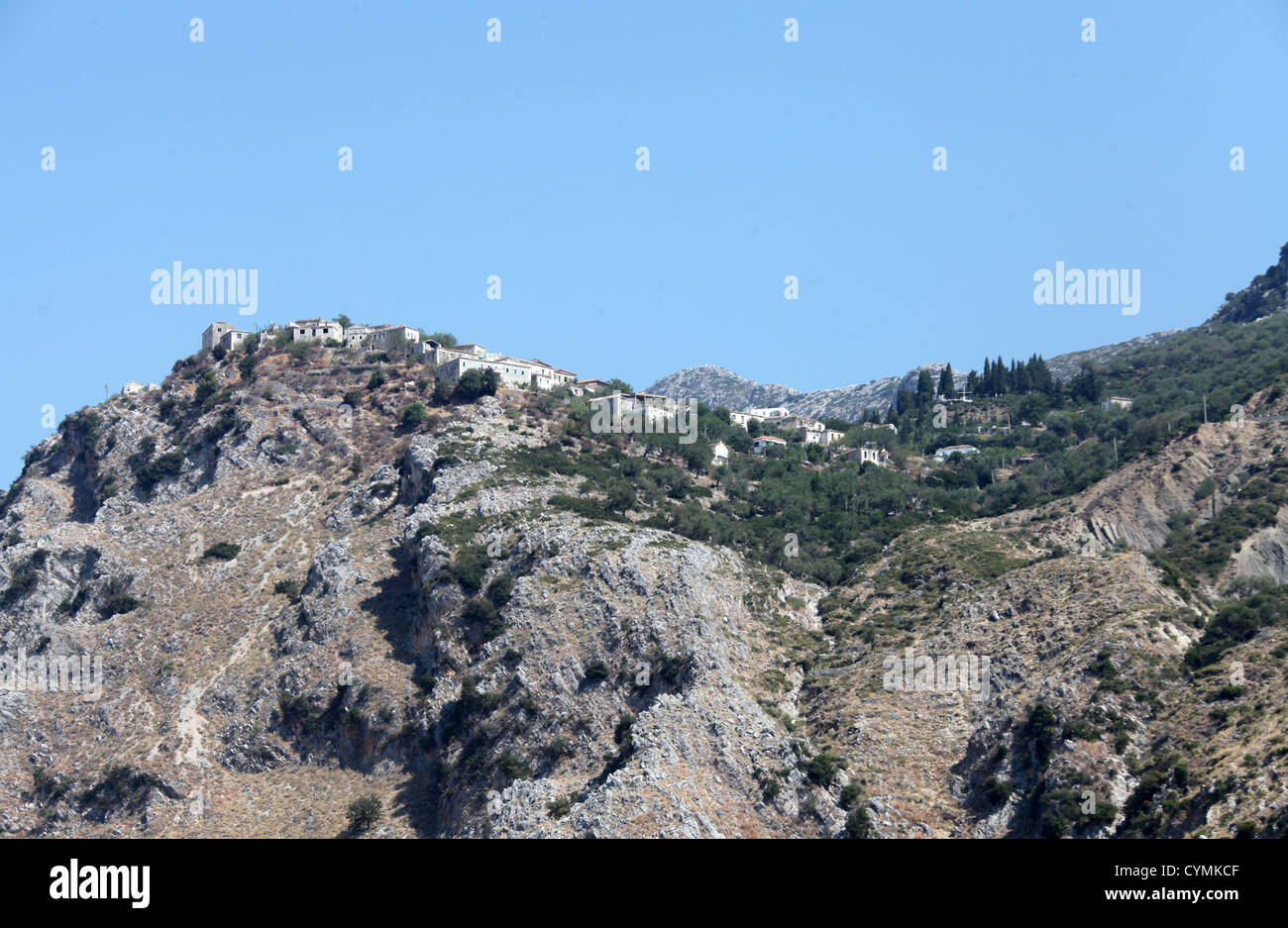 Remote-Dorf hoch oben in den südlichen Bergen Albaniens Stockfoto