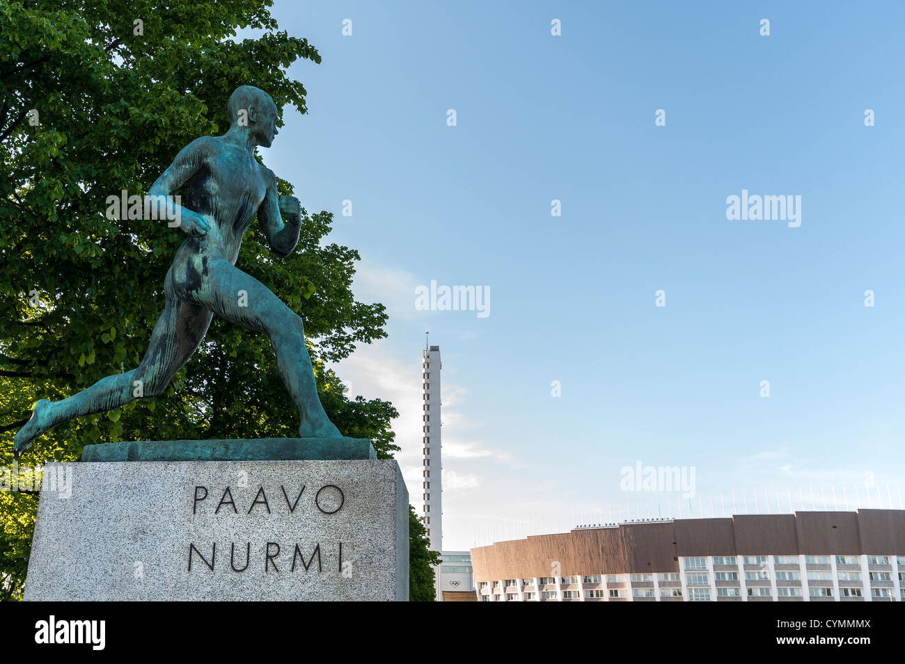 Paavo Nurmi-Denkmal vor dem Olympiastadion Helsinki in Töölö, Helsinki, Finnland Stockfoto