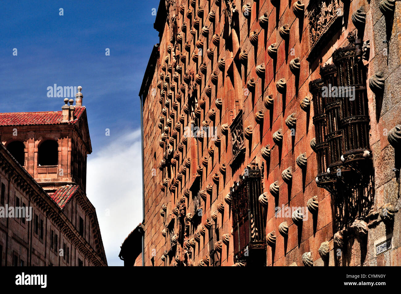 Spanien, Salamanca: Fassade der mittelalterlichen Casa de Las Conchas Stockfoto