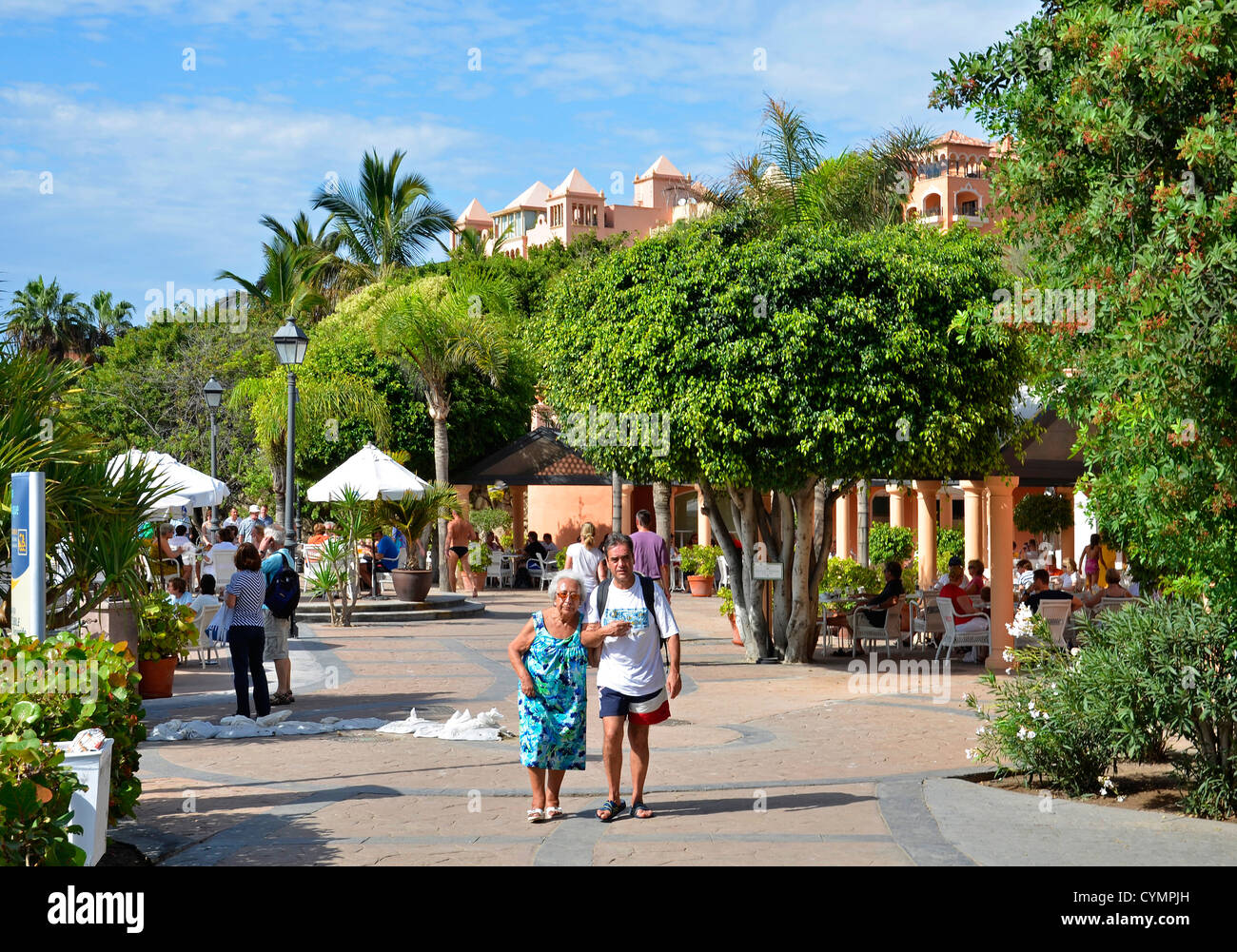 Die Promenade am Bahia Del Duque an der Costa Adeje auf Teneriffa, Kanarische Inseln Stockfoto