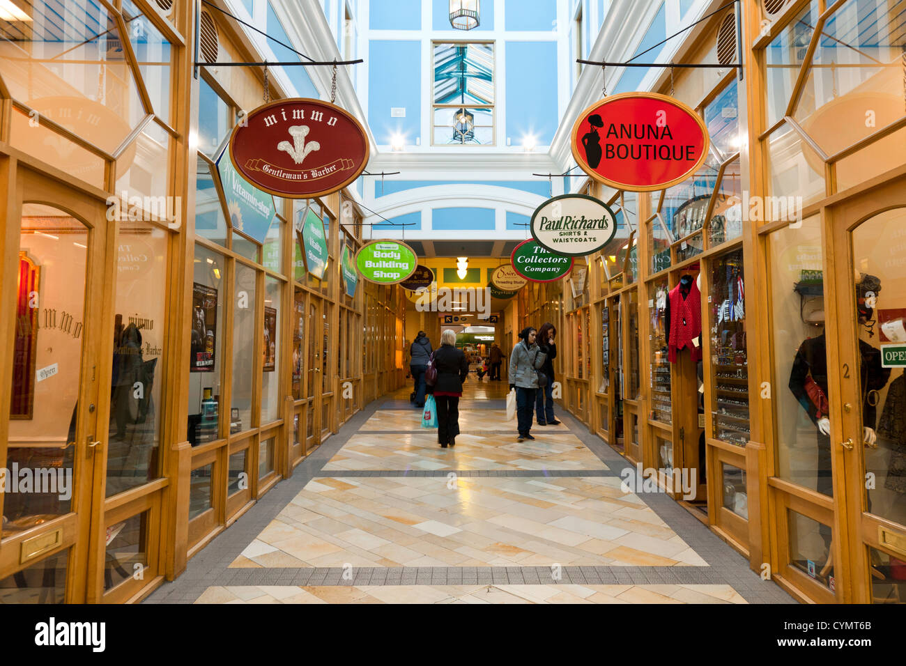 Eingang "The Galleries" Einkaufszentrum Centre Mall mit kleinen Boutique-Stil Geschäfte speichert Bristol England UK Stockfoto