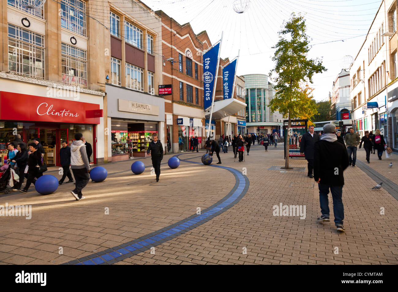 Broadmead Einkaufszentrums Zentrum zeigt Clintons, H Samuel und Eingang The Galleries Shopping Center Centre Mall, Bristol. Stockfoto