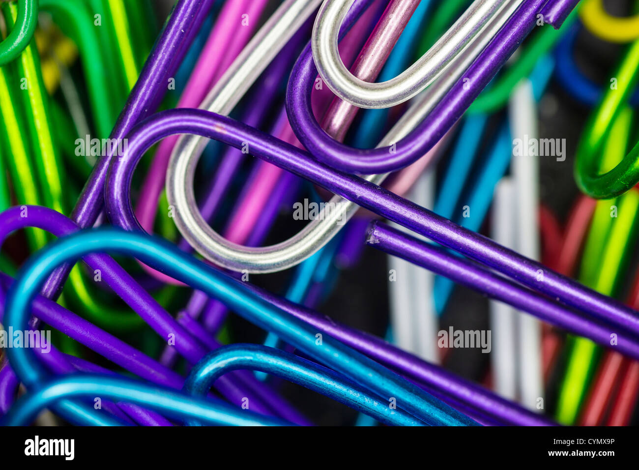 Closeup Marco Multi farbige Büroklammern Stockfoto