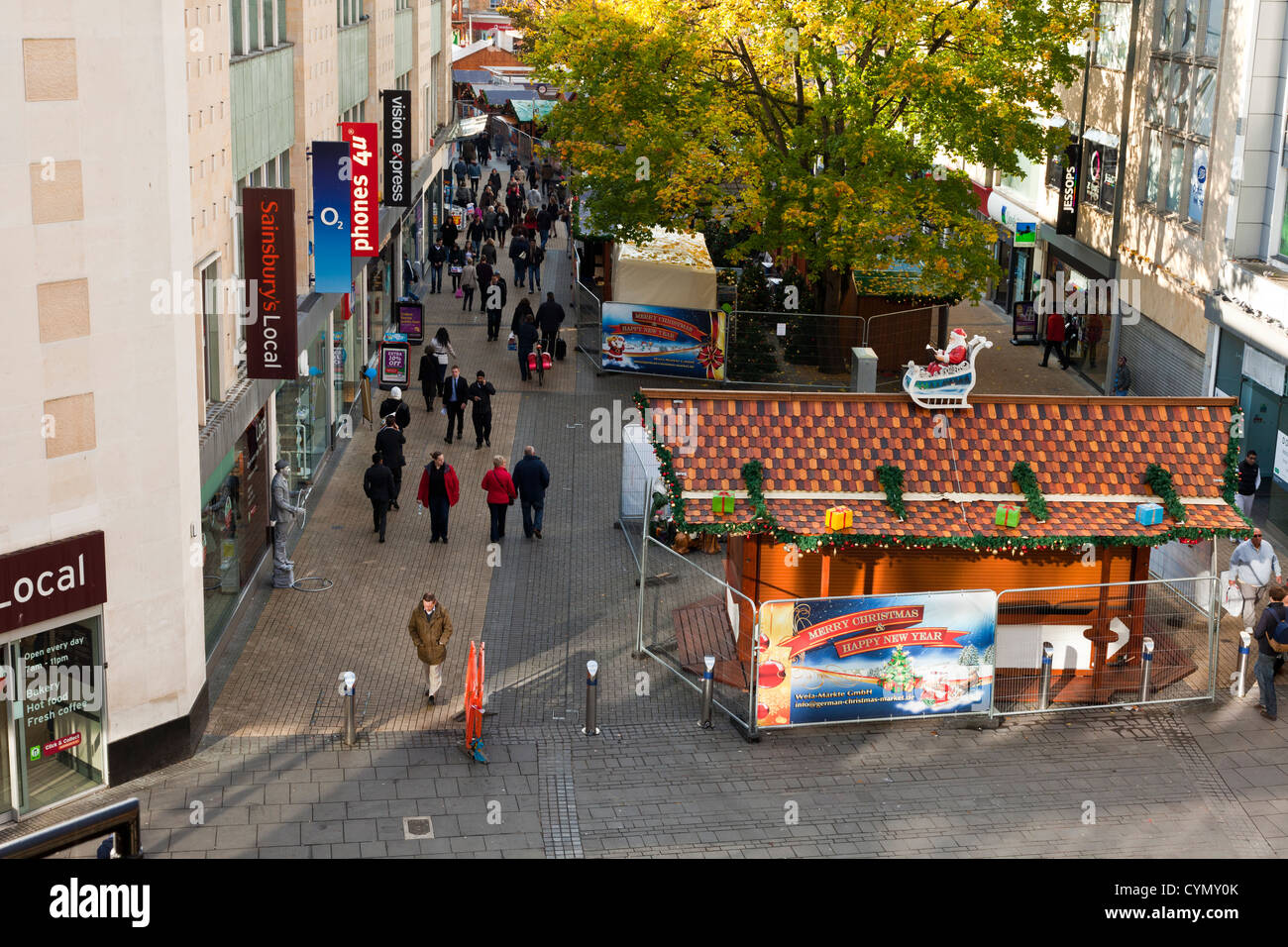 Bristol Stadtzentrum immer bereit für das Weihnachtsgeschäft, Handel mit Dekorationen und die Bildung des Weihnachtsmarktes. Stockfoto