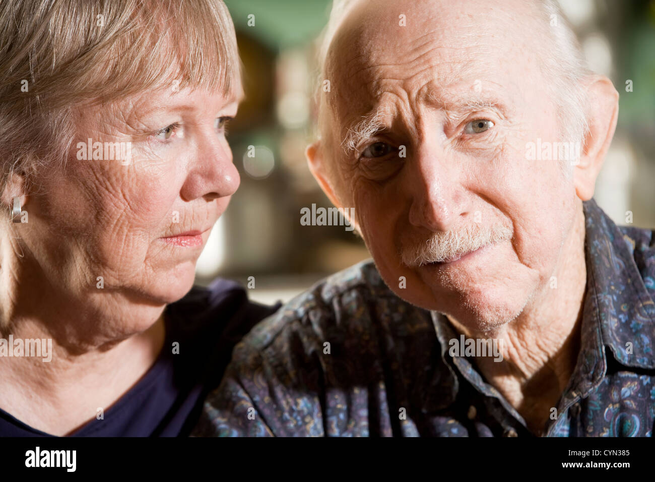 Close Up Portrait of besorgt Senior Couple Stockfoto