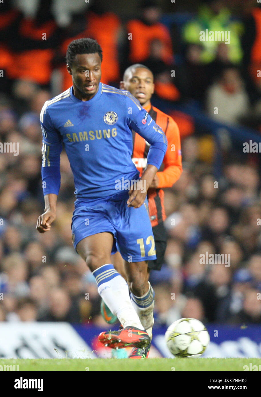 07.11.2012. London, England.  John Obi Mikel von Chelsea in Aktion während der UEFA Champions League-Gruppe E Spiel zwischen Chelsea und Schachtjor Donezk aus Stamford Bridge Stockfoto