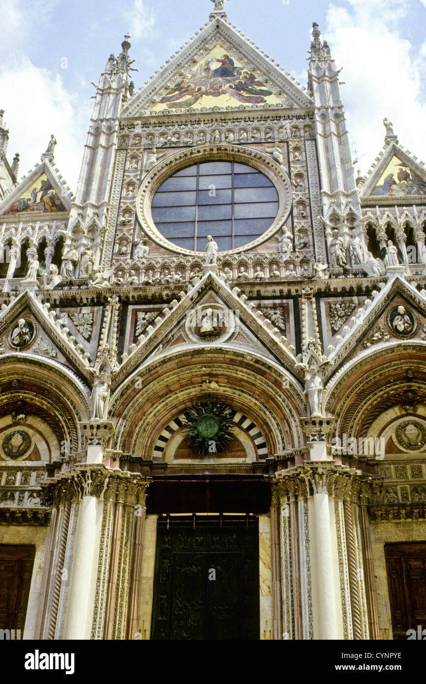 Siena und die umliegende Landschaft 07 / 1994 Digital Dia Konvertierungen, Piazza del Campo, Heimat der Palio, Pferderennen, Italien Stockfoto