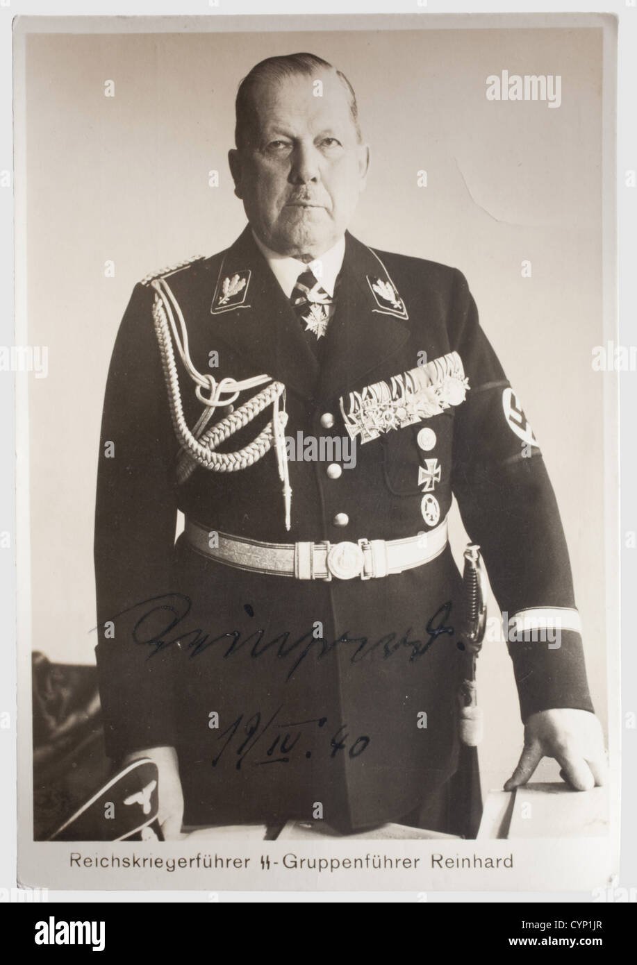 Auszeichnungen des Reichs-Gruppenführers SS-Gruppenführers Wilhelm Reinhard, Orden Pour le mérite with Oak Leaves, vergoldete Bronze-Ausgabe von Godet/Berlin, aus den späten 1920er Jahren. Emailspäne weisen darauf hin, dass es sich um ein abgenutztes Beispiel handelt. Die Oak Leaves sind das gelobte Beispiel, Silber mit vergoldeten Überresten. Personalisierte Nackenband, Länge ca. 55 cm. Dieses genaue Beispiel trägt Reinhard auf der mitgelieferten Postkarte. Neunteilige Abendkleideregen von Berliner Hofjuwelierern, 1930er, 1930er, 1930er, 20., 20. Jahrhundert, Waffen-SS, bewaffnete SS-Division, bewaffneter Dienst, bewaffneter Dienst, Stockfoto