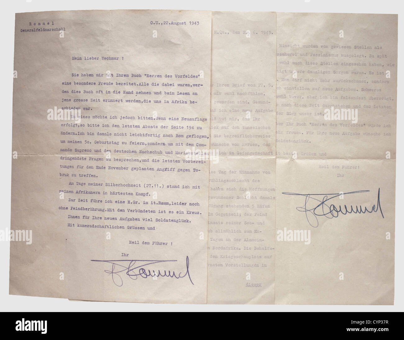 Colonel von Wechmar - zwei persönliche Briefe des Generalfeldmarschalls Rommel,Schreibgeschrieber Brief vom 22. Juni 1943 eine Antwort auf von Wechmars Brief vom 27. Mai 1943.Rommel äußert seine Hoffnung, dass von Wechmars Sohn, der in Afrika vermisst wird, gesund ist und nur als Kriegsgefangener genommen wurde.Er kritisiert Gescheiterte nordafrikanische Kampagne "Leider Hoffnungen auf eine verbesserte Versorgung nach einem erfolgreichen Kampf wurden zu dieser Zeit nicht erfüllt, trotz fünf verfügbaren Häfen ... aber alle ernsthaften Überlegungen in dieser Angelegenheit wurde als Alarmismus und Pessimismus abgetan.,Zusatz-Rechte-Clearences-nicht verfügbar Stockfoto