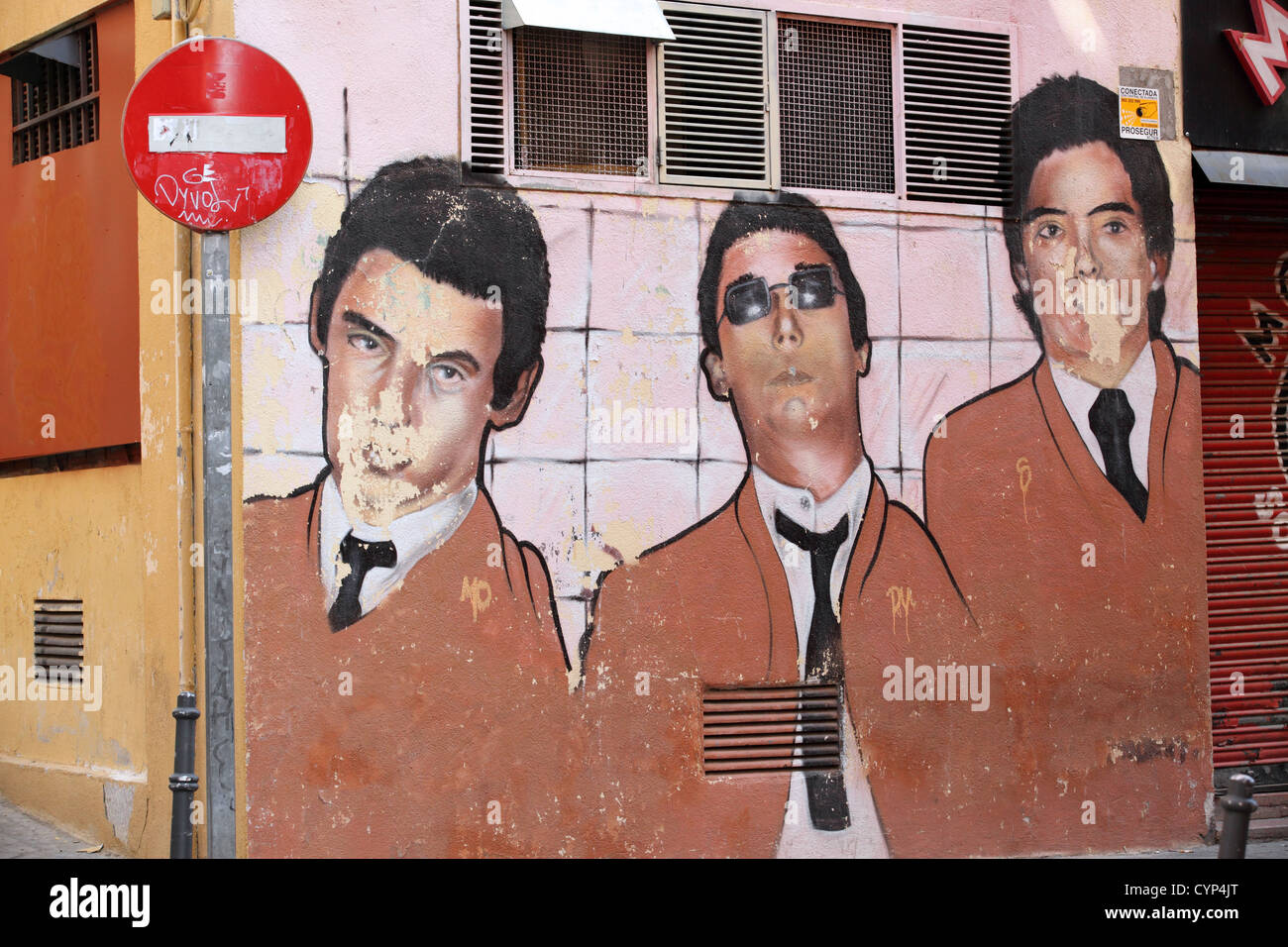 Alten Wandbild, Darstellung der Mitglieder von The Jam, 1970er Jahre mod Band, Paul Weller, Madrid, Spanien Stockfoto Alten Wandbild, Darstellung der Mitglieder von The Jam, 1970er Jahre mod Band, Paul Weller, Madrid, Spanien Stockfoto