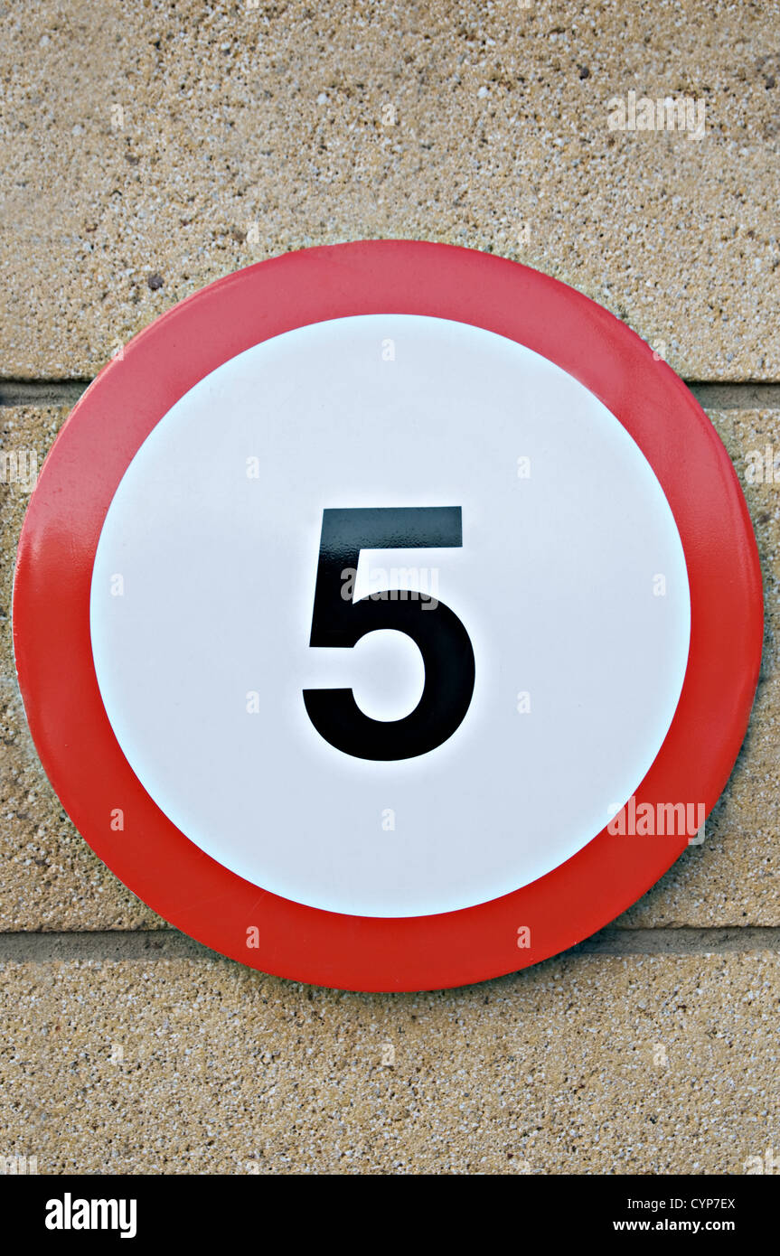 Ein 5 km/h Höchstgeschwindigkeit Zeichen, UK Stockfoto