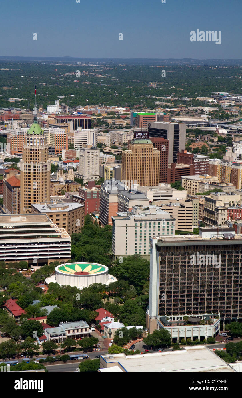 Luftaufnahme der Innenstadt von San Antonio aus dem Turm der Amerikas in San Antonio, Texas, USA. Stockfoto