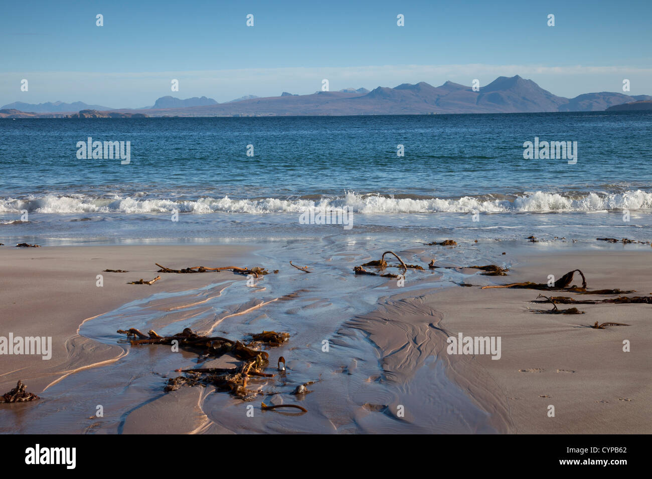 Der Strand von Camas ein "Charaig in der Nähe von Mellon Udrigle und der Blick über Gruinard Bay, NW Küste von Schottland, Vereinigtes Königreich Stockfoto