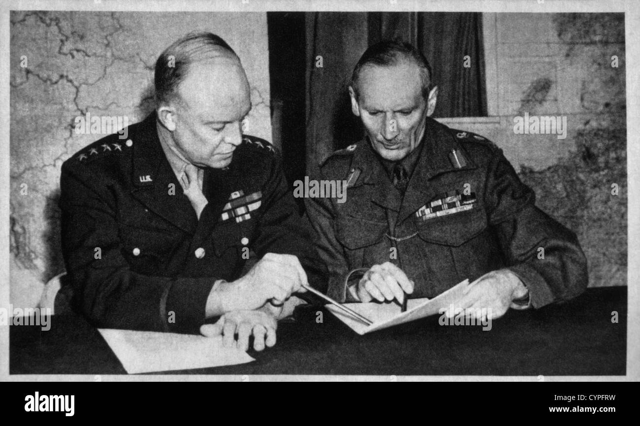 Dwight D. Eisenhower Rücksprache mit Bernard L. Montgomery, London, England, Zweiter Weltkrieg, 1944 Stockfoto