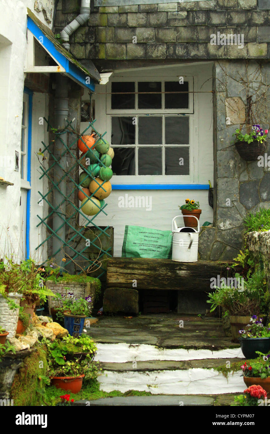 Schritte und Hütte Fenster, Polperro, Cornwall Stockfoto