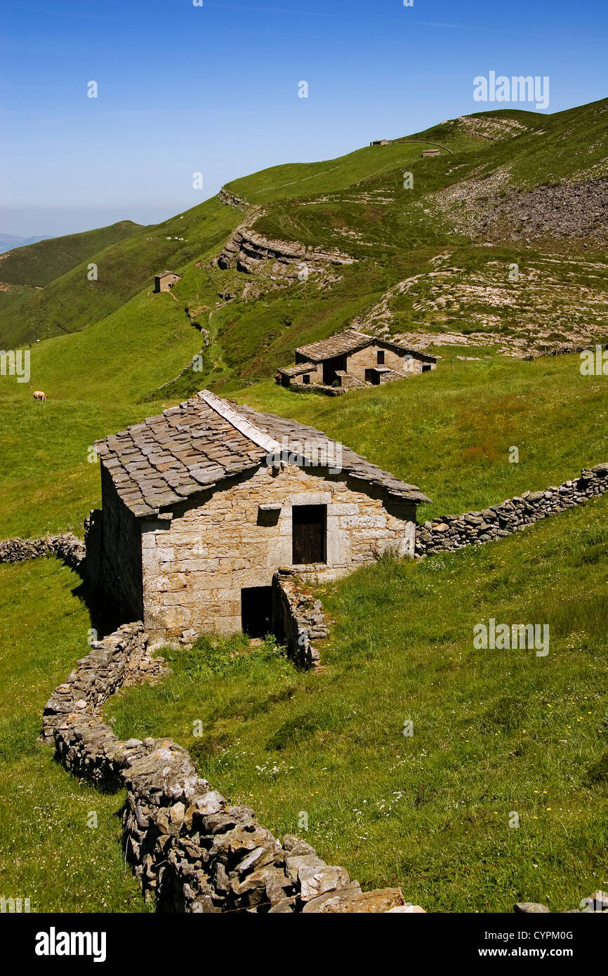 Cabanas pasiegas Fotos und Bildmaterial in hoher Auflösung Alamy