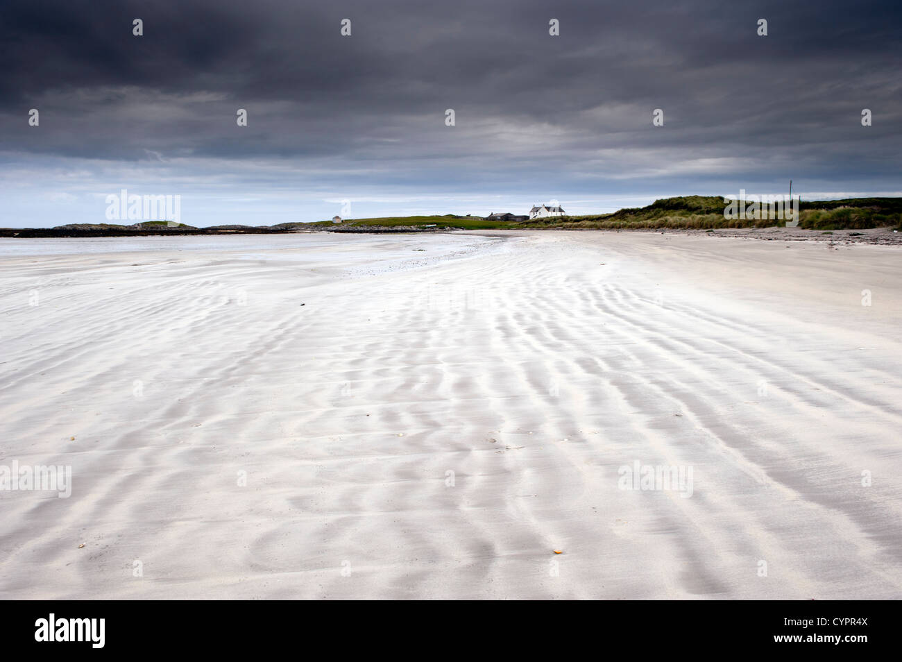 Wellen in den Sand am Salum Strand, Insel Tiree, Inneren Hebriden, Schottland. Stockfoto