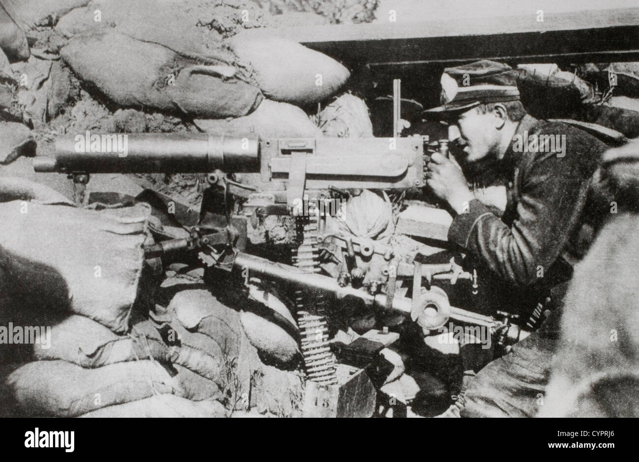 Belgische Maschinengewehrschütze in Position in Schützengräben, Weltkrieg, 1915 Stockfoto