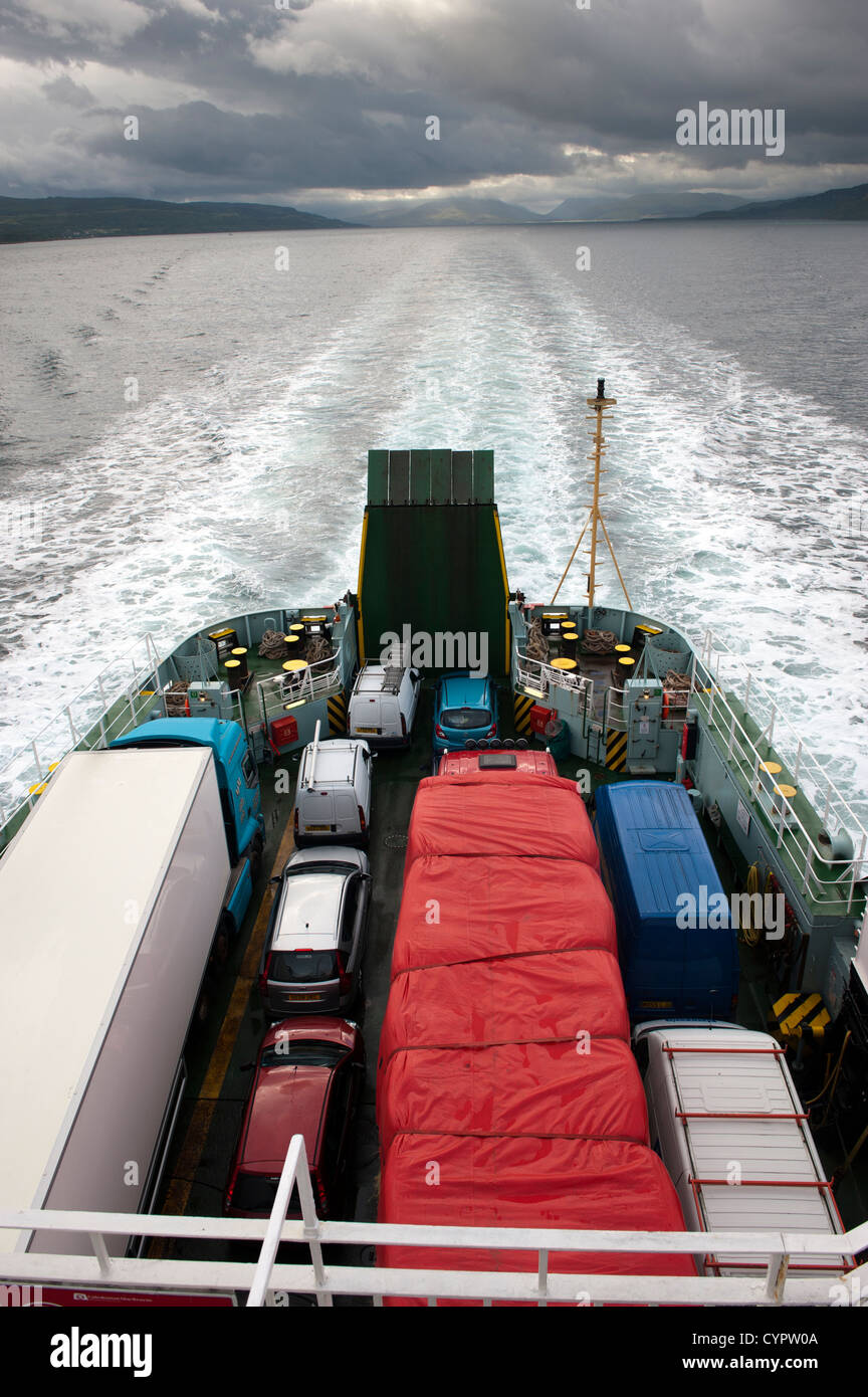 Fahrzeuge Auto Ferrysailing über den Firth of Forth in Schottland. Stockfoto