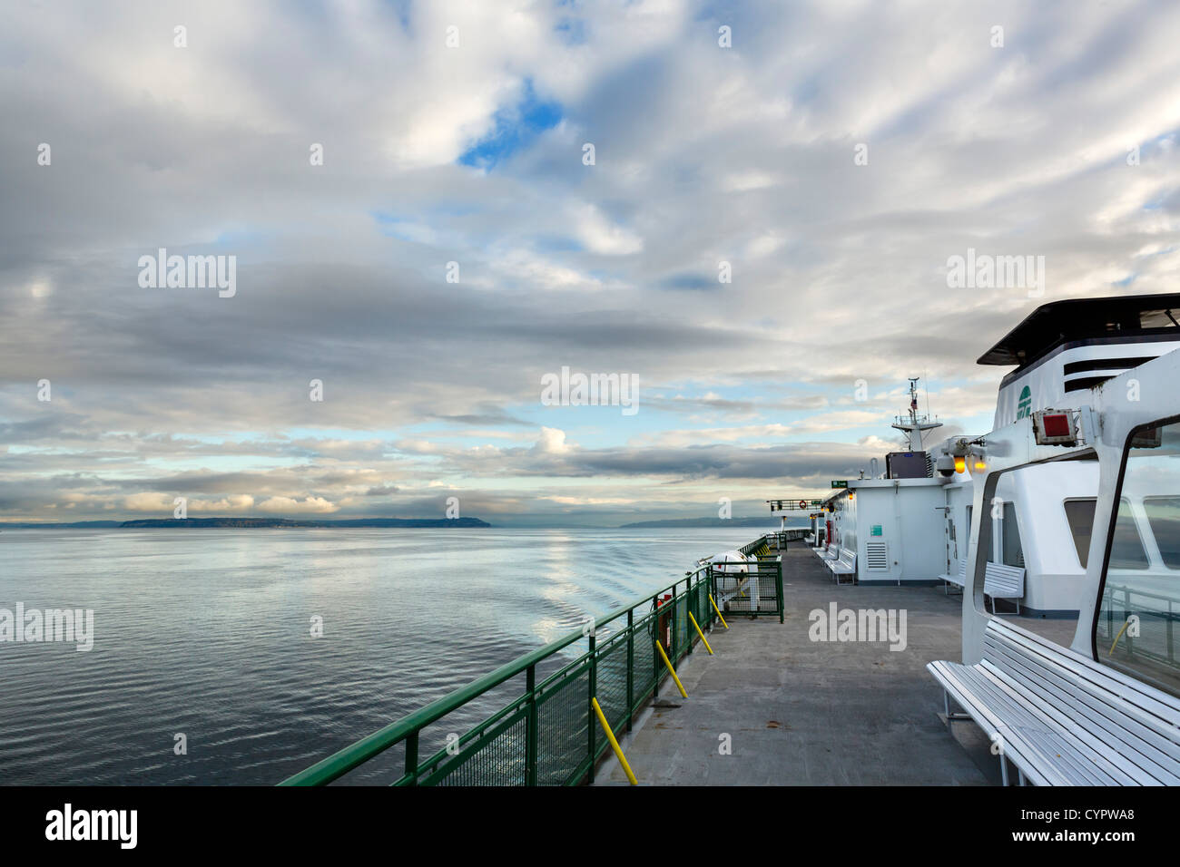 Washington State Ferry am Puget Sound zwischen Edmonds und Kingston in den frühen Morgenstunden, Washington, USA Stockfoto