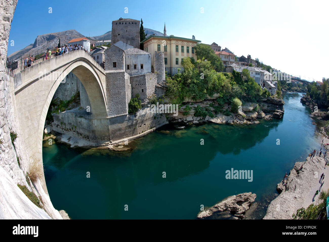 Die Stari Most "Alte Brücke" und Fluss Neretva in Mostar in Bosnien und Herzegowina. Stockfoto Die Stari Most "Alte Brücke" und Fluss Neretva in Mostar in Bosnien und Herzegowina. Stockfoto