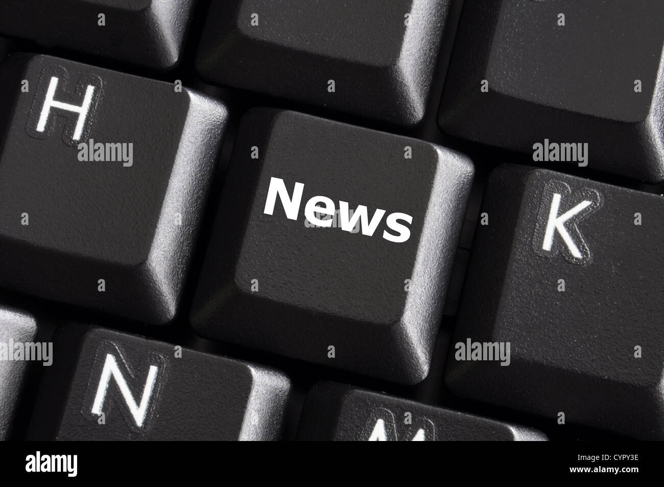 neueste Internet-Nachrichten-Konzept mit einer schwarzen Taste auf der Computertastatur Stockfoto