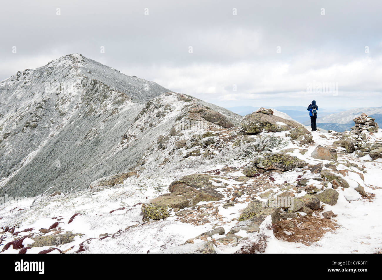 Einsamer Wanderer auf den Franconia Ridge Trail, New Hampshire, USA. Stockfoto