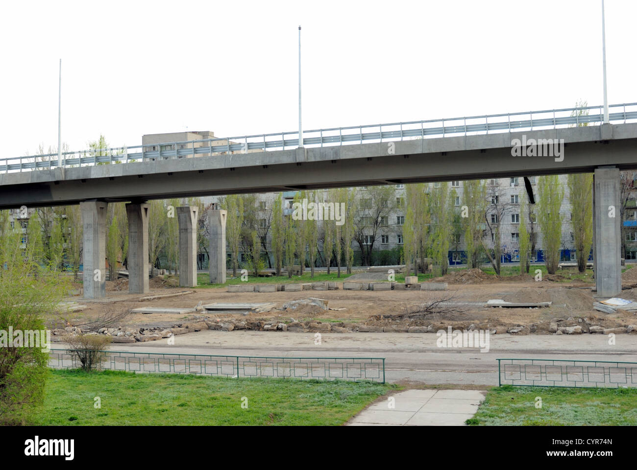 Bau der neuen Brücke im Stadtzentrum von Volgograd Russland Stockfoto