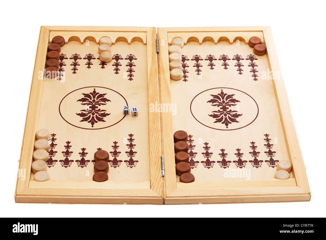 Ansicht der Würfel und Spielsteine auf einem Backgammonbrett zu Beginn eines Spiels Stockfoto