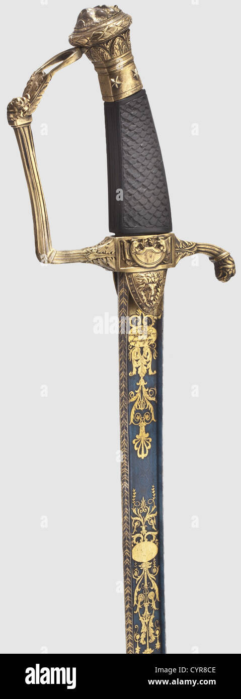 Eine deutsche Säbelklinge, hergestellt für Le Page, 1815 bis 1822 schlanke, leicht gebogene Klinge aus bewässerten Stahl mit Pandour-Punkt, breite voller auf beiden Seiten, die obere Hälfte der Klinge reichlich geätzt, gebläut und vergoldet mit fein gravierten floralen Details und Trophäen-of-war.One Seite beschriftet "Le Page Arq.r du ROI à Paris", das andere Gesicht Mit den ligaturierten Initialen 'PK'(Peter Knecht von Solingen?).Kante professionell in Richtung der Spitze geschärft.Klingenlänge 89.5 cm.montierter Griff im Stil eines General-Säbel-Modell Vendémiaire AN XII(Sammler ,Additional-Rights-Clearences-nicht verfügbar Stockfoto