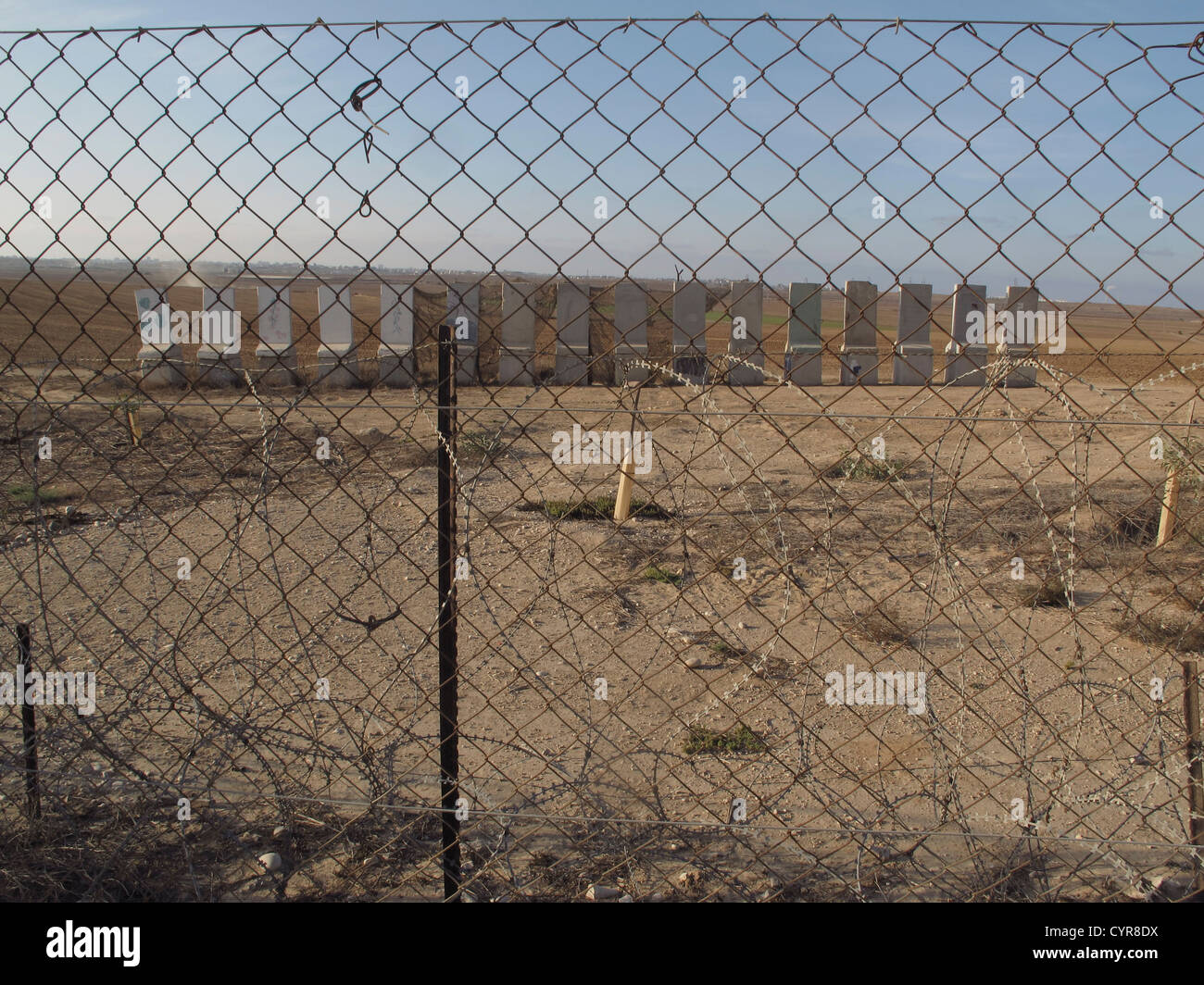 Große konkrete Verteidigung Barrieren an der nördlichen Grenze mit dem Gazastreifen, Israel Stockfoto