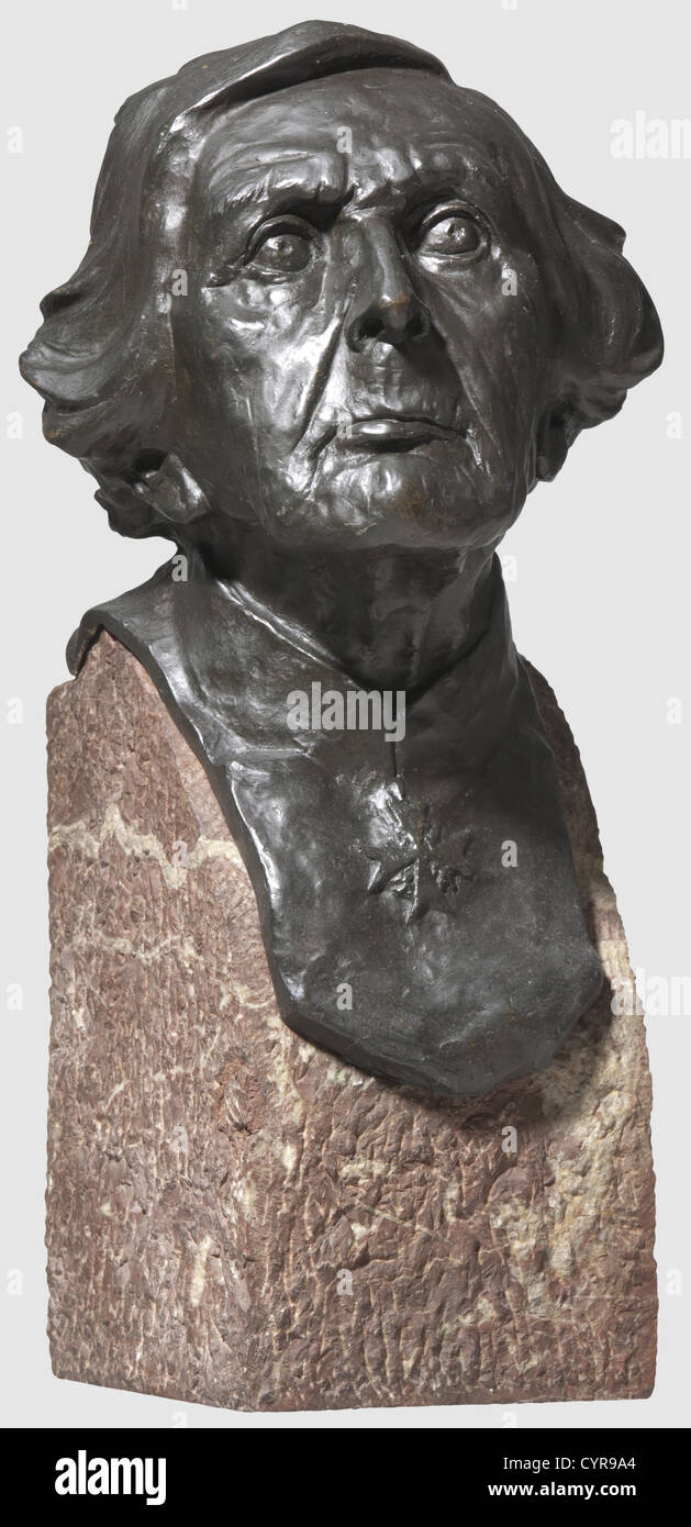 Benno Elkan (1877 - 1960), Büste von GFM-Gottliebe Graf von Haesler (186-192) Bronze mit schwarzer Patina. Von Haesler in Uniform mit aufgebrachten Pour-le-mérite. Auf der linken Seite des Halses "Benno Elkan" unterzeichnet und unleserlich Datum "12" oder "17". Höhe 60 cm. GFM von Haesler wurde 1860 Adabe des Prinzen Friedrich Karl von Preßburg und kämpfte in den Kriegen von 1864, 1866 und 1870/71. In den Jahren zwischen 1890 und 1903 war er als Kavalleristen General und Kommandeur des XVI. Armeekorps in der deutschen Festung von Metz. Er wurde 1905 zum Generalfeldmarschall ernannt. Benno E, Stockfoto