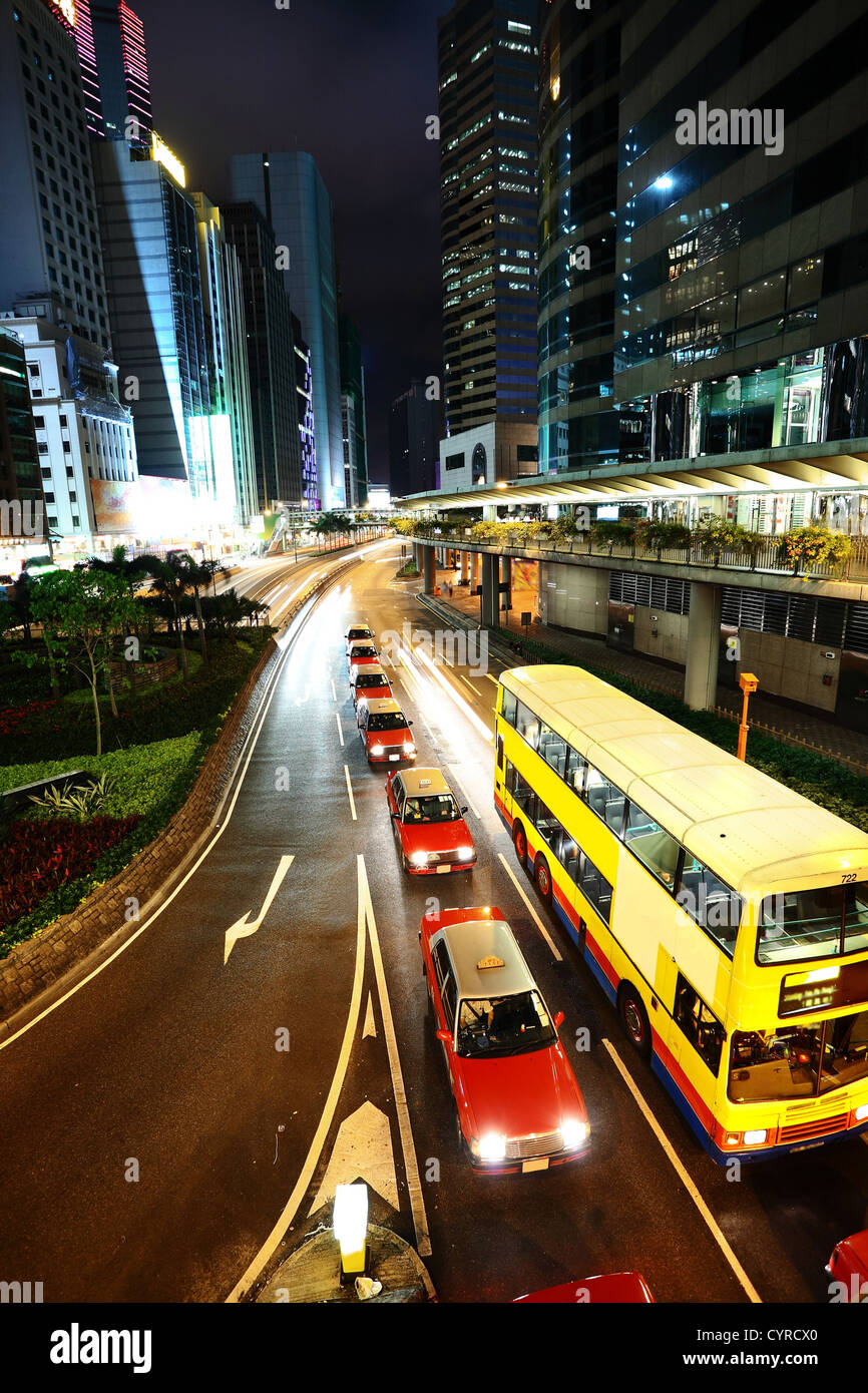 Taxi und Bus in Hongkong Stockfoto
