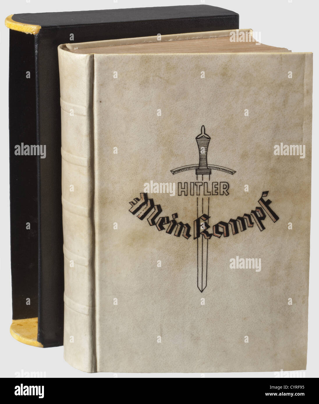 Heinrich Himmler,Mein Kampf - aus seiner persönlichen Bibliothek Deluxe Edition von 1939,zwei Bände in einem,Zentralverlag der NSDAP,FRZ. Aus München. Pergamentdeckel mit handgemaltem kalligraphischem Titel, der ein mittelalterliches Schwert zeigt, das zwischen "Hitler" in schwarzer lateinischer Schrift oben und "Mein Kampf" in schwarz-roter gotischer Schrift unten, handgefertigten Nachpapieren, dem Flyleaf mit Heinrich Himmlers Exlibris, das einen "Memento Mori" Schädel und einen männlichen Kopf zeigt, der an den Fäden des Schicksals befestigt ist Die alten nordischen Norns, auf der rechten Seite in vertikaler Schrift 'HIMMLER',,Zusatzrechte-Clearences-nicht vorhanden Stockfoto