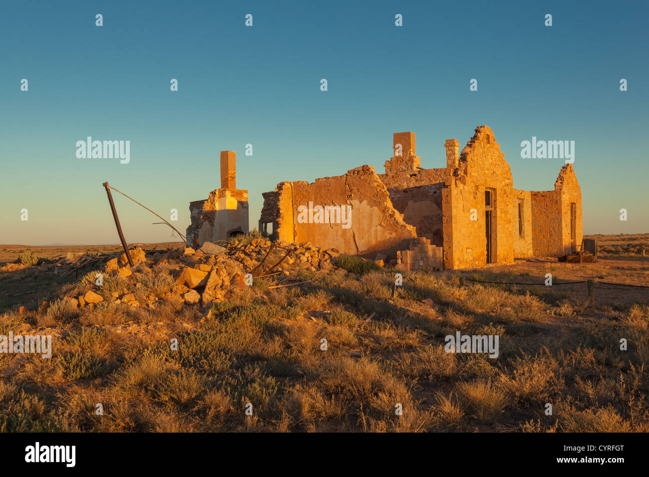 Ruinen der Transcontinental Hotel in Farina auf der Old Ghan Railway Line auf dem Oodnadatta Track im Outback Südaustralien Stockfoto