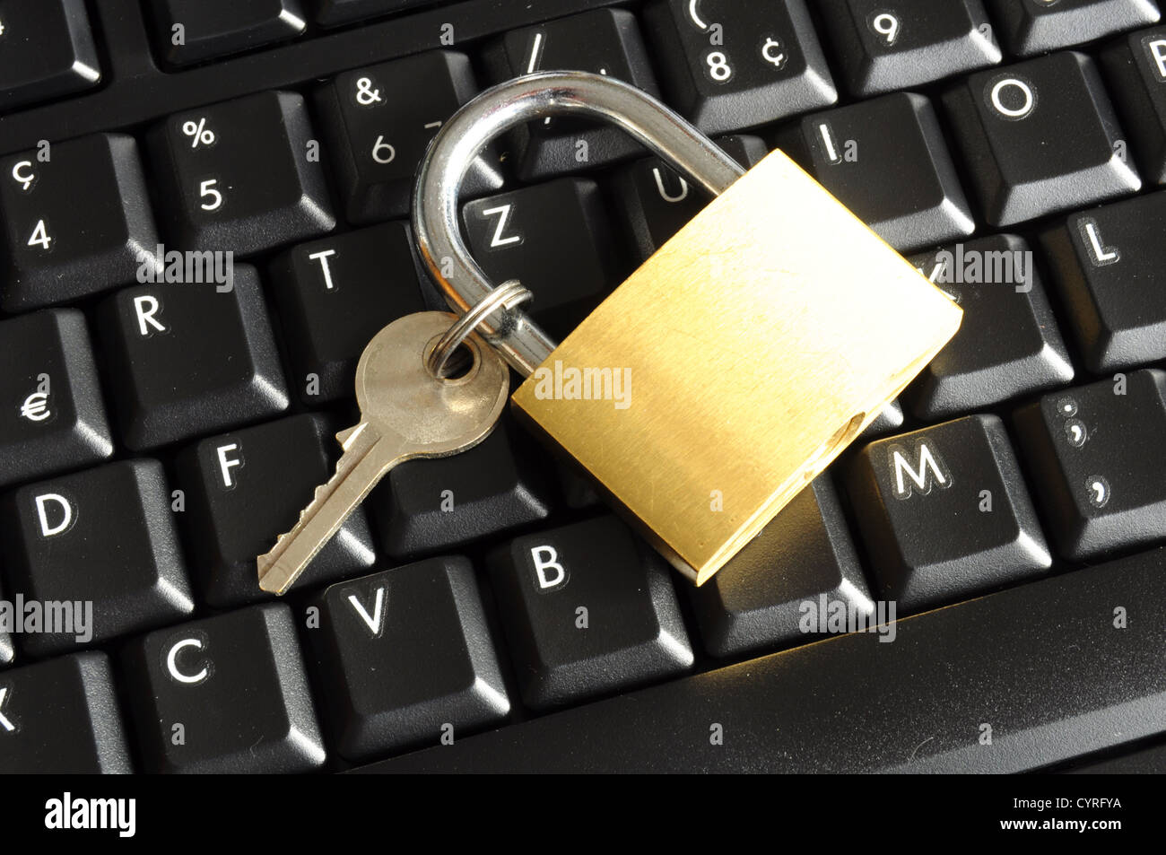 Internet-Security-Konzept mit Vorhängeschloss auf schwarze Tastatur Stockfoto