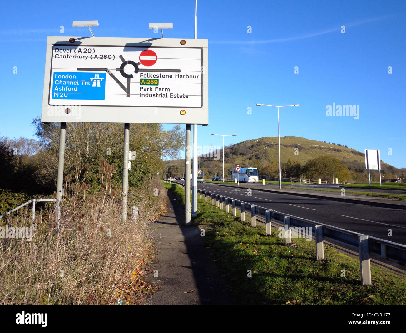 Straßenschild an der Kreuzung 13 M20 Autobahn in Folkestone Stockfoto